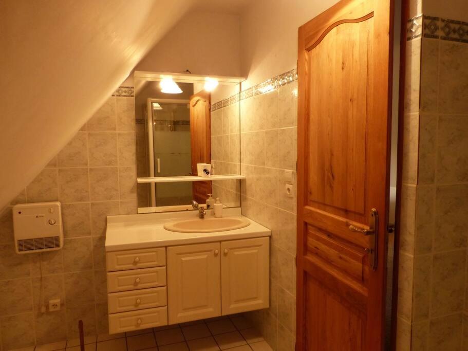 Studio Dans Une Chaumiere De Caractere Baud Bagian luar foto